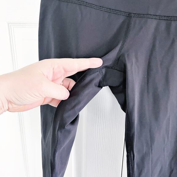 Lululemon Black Wunder Under Crop - Picture 3 of 7